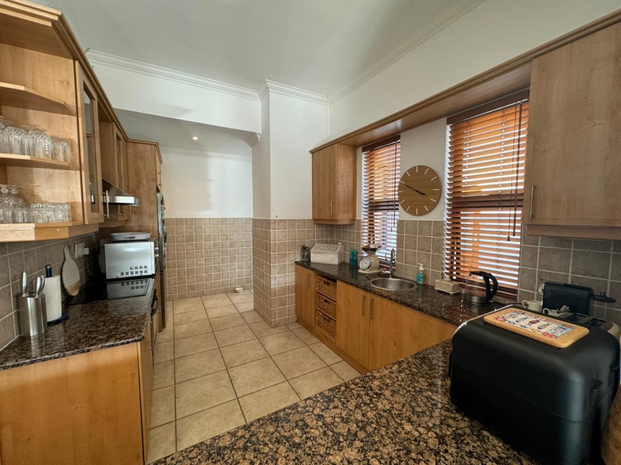 To Let 3 Bedroom Property for Rent in Royal Ascot Western Cape